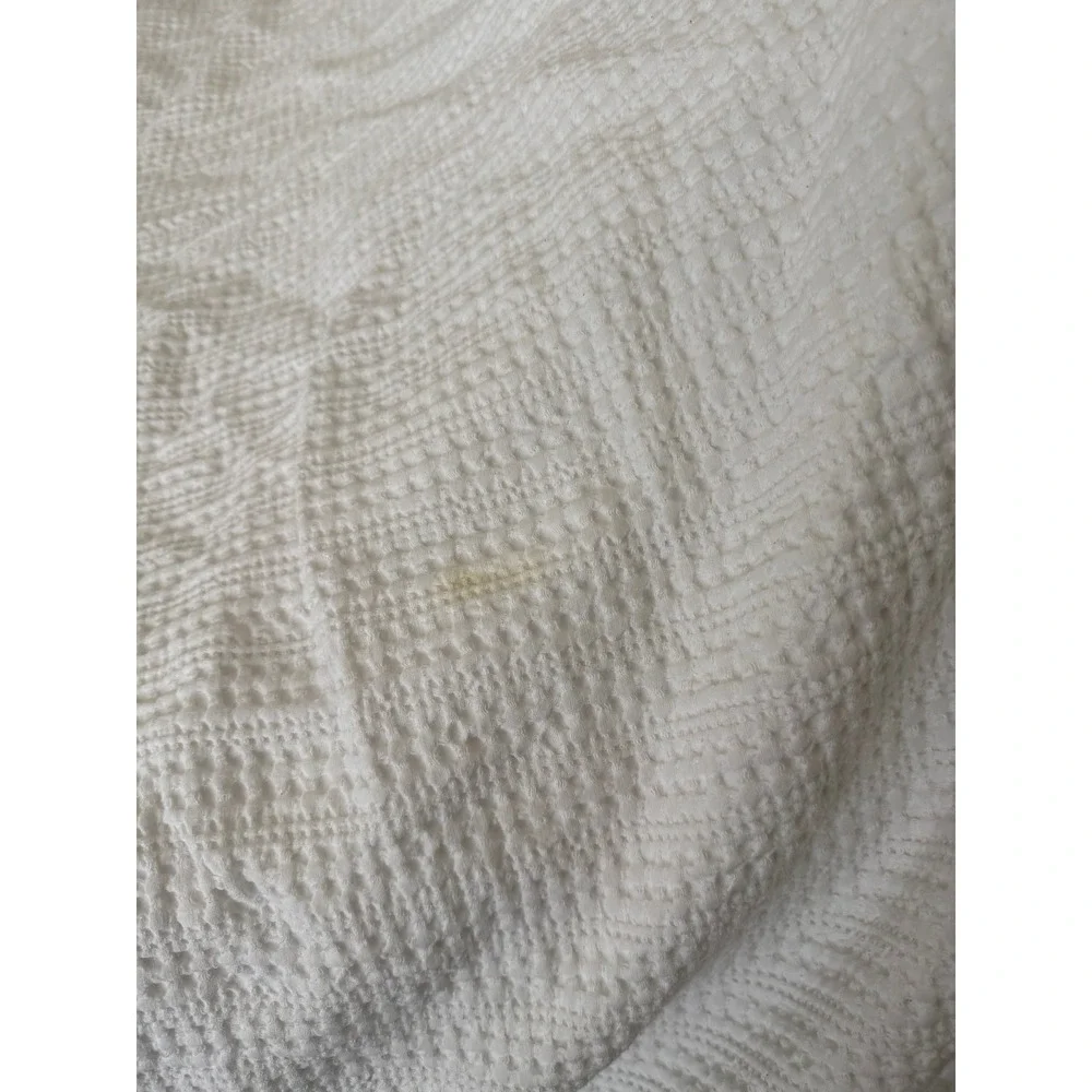 Pottery Barn King White Cotton Textured Matelasse Duvet Cover Button Closure